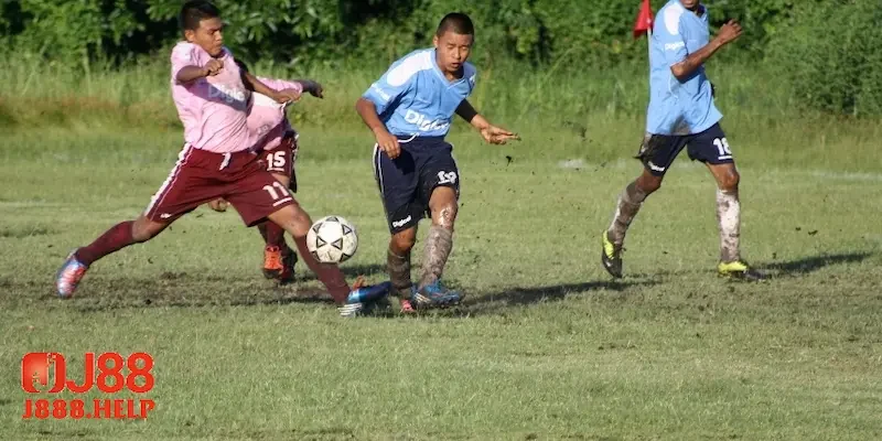 Lịch sử hình thành và phát triển của bóng đá phủi là gì